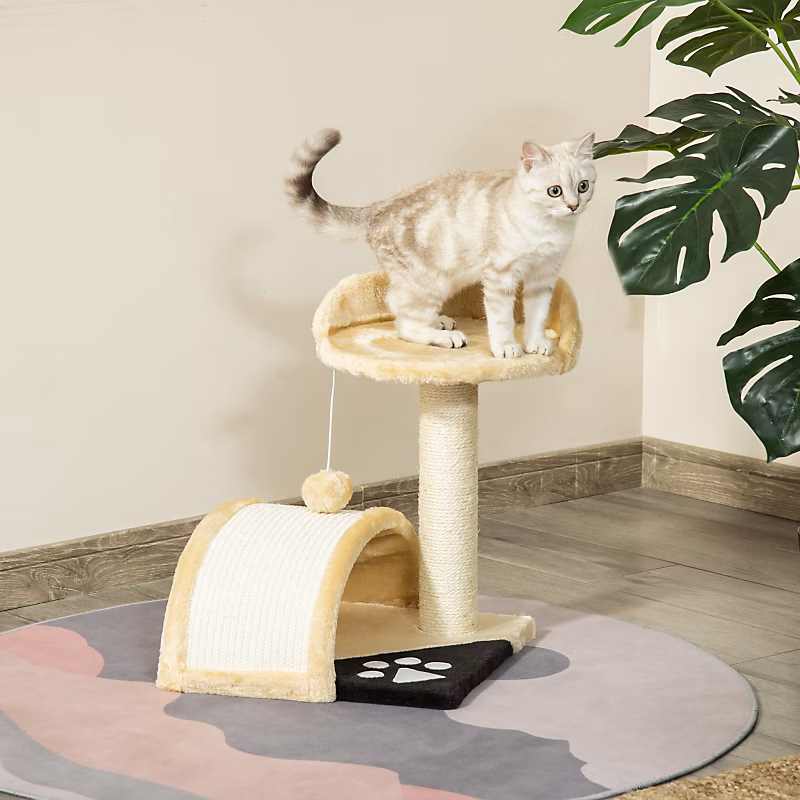Arbre à chat en sisal beige avec pont – perchoirs et balle suspendue