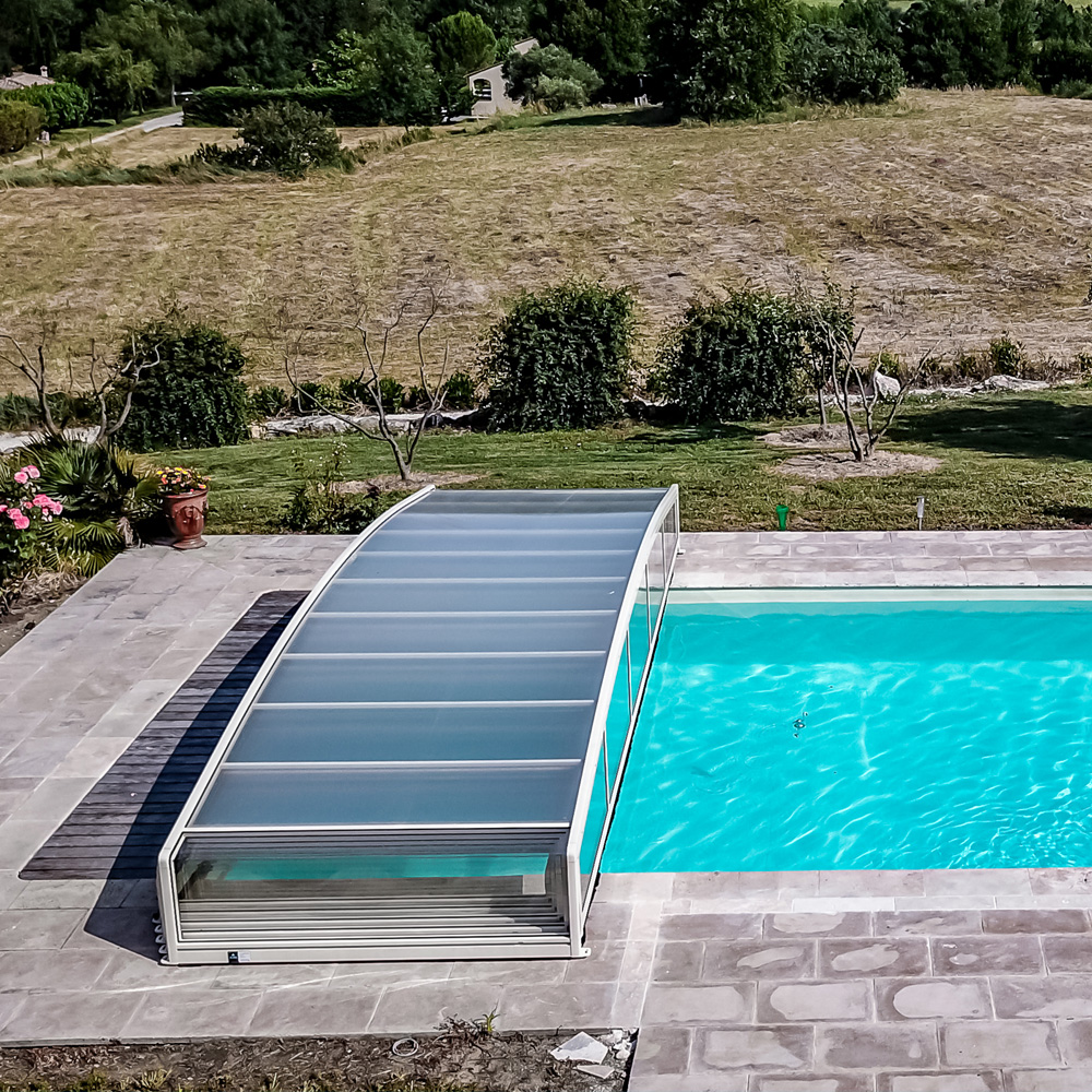 Carat - L'abri de piscine bas au design élégant