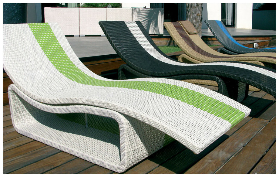 Bain de soleil piscine design en résine