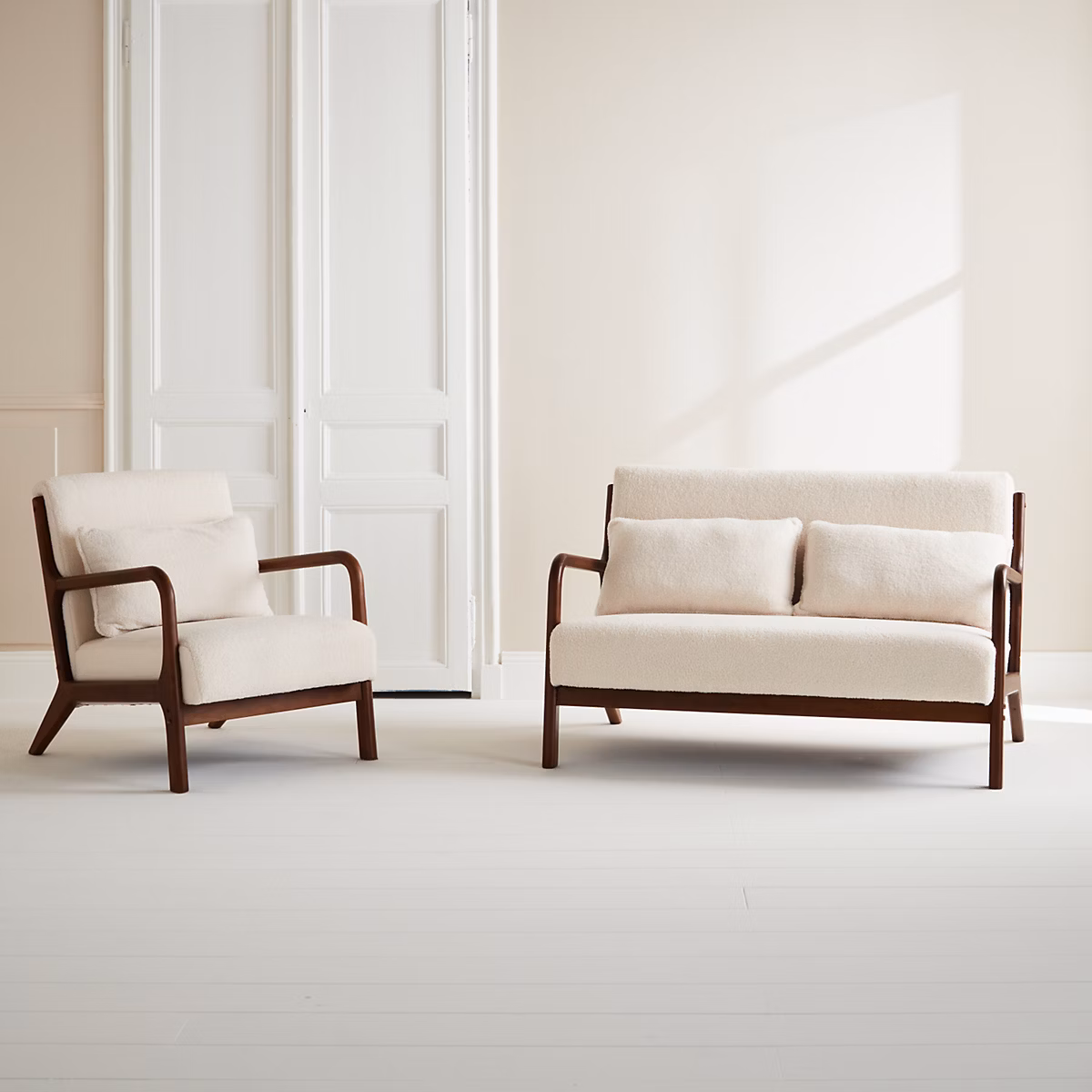 Canapé – Banquette 2 places + Fauteuil bouclette en bois d'hévéa teinté noyer clair