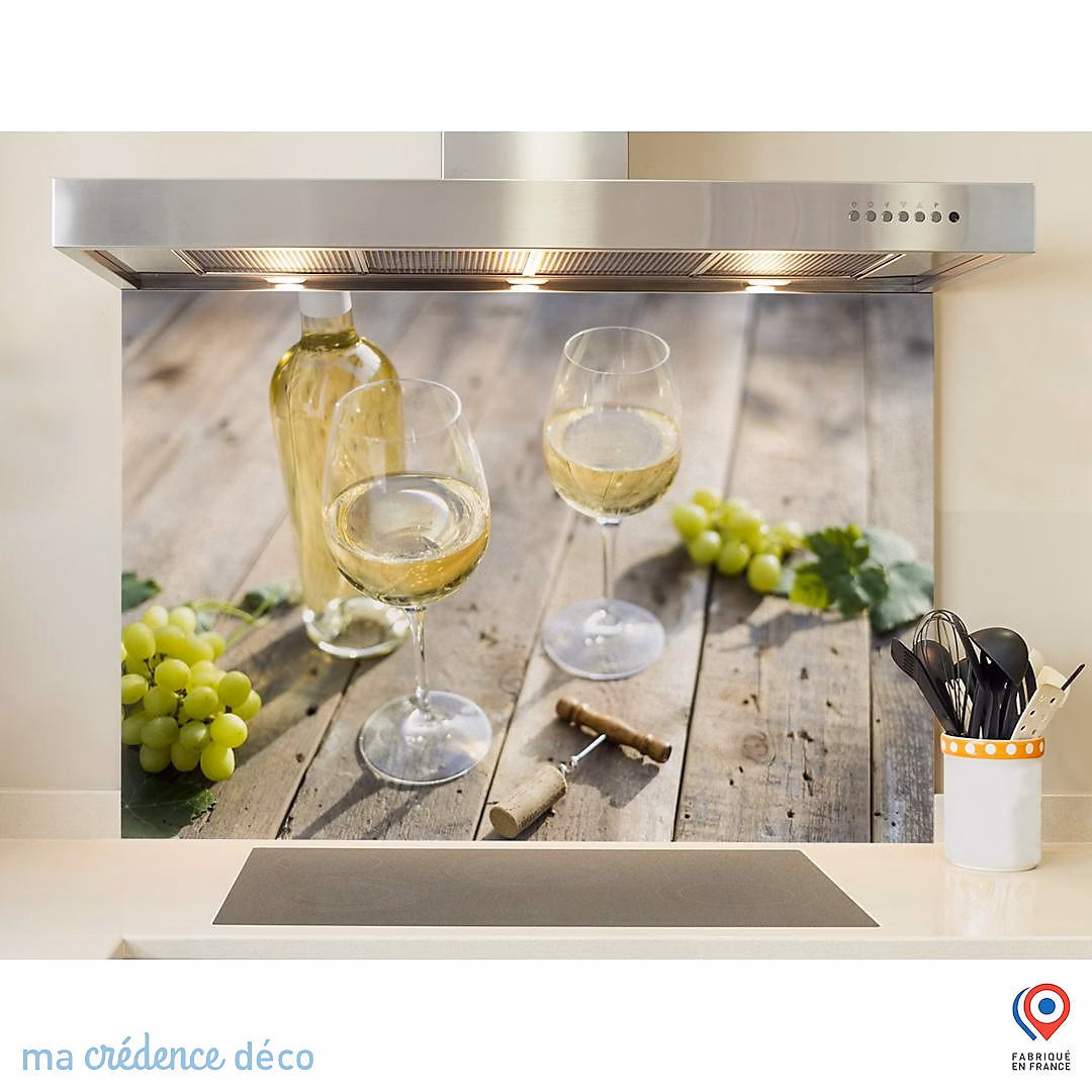 Crédence cuisine fond de hotte Vin blanc sur bois | Alu composite – L 70 cm x H 60 cm – MaCrédenceDéco