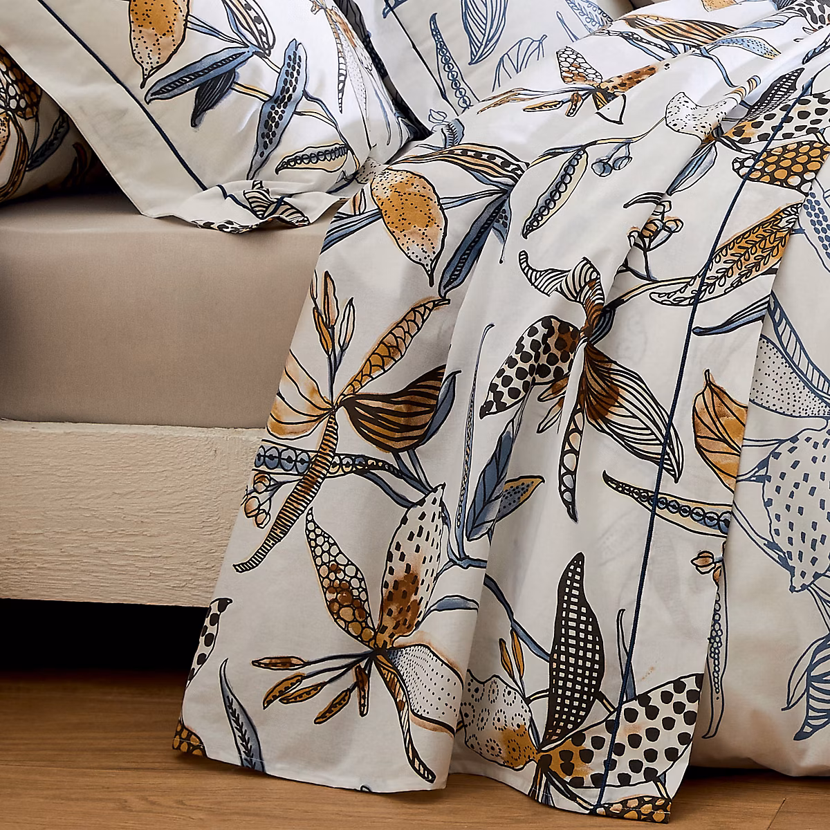 Drap plat aux fleurs exubérantes (180 × 290 cm – Blanc)