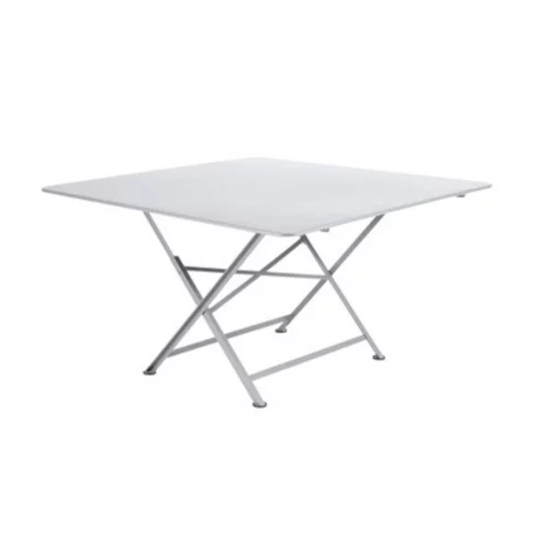 La solution pour vos extérieurs：Table pliante Cargo Fermob en acier coloris blanc coton 128 x 128 x 74 cm