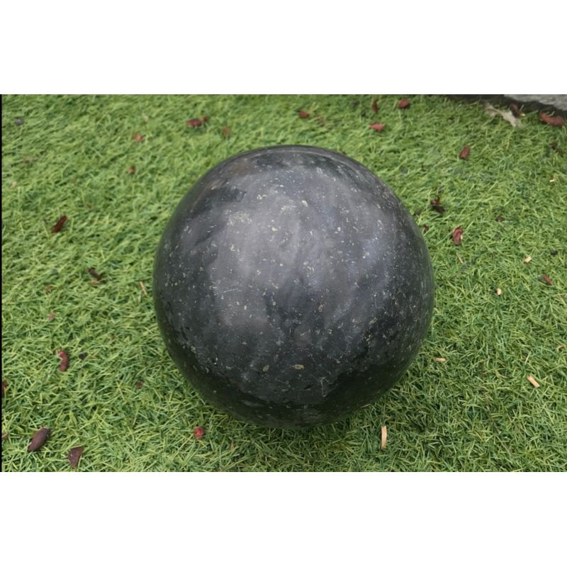 Sphère granit noir poli - pierre naturelle 20 à 40 cm