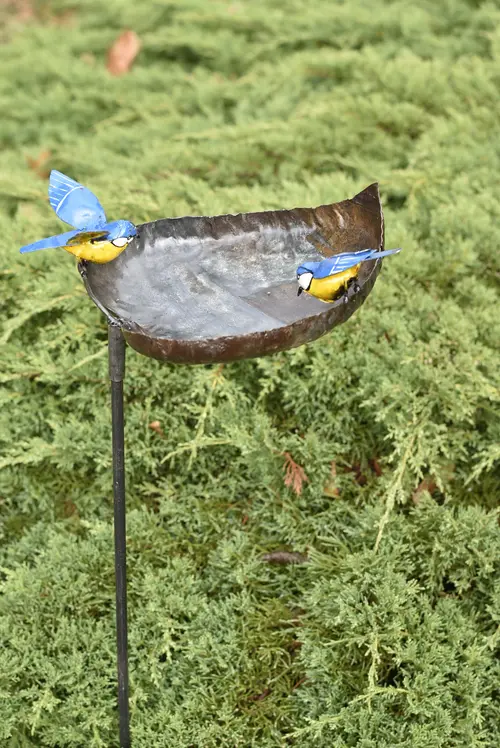 Idée utile：Mangeoire un gros coeur 2 oiseaux peints main coloris multicolore en métal recyclé - 110 cm